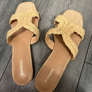 express sandals size 7
